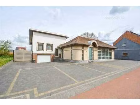 propriété spacieuse et de caractère avec espace de bureau da