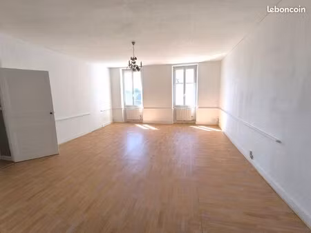 hiersac : appartement t3 plein centre