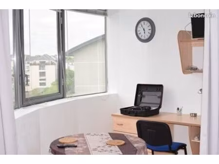 loc studio 26 m2 meublé 520 euros cc fin avril