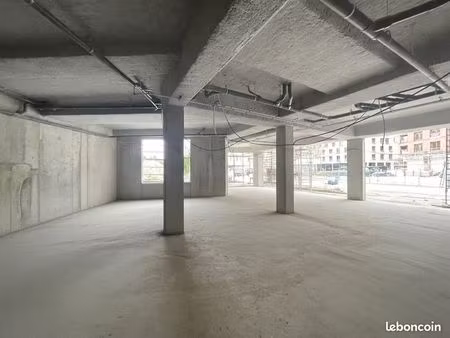 boutique 364 m² st ouen sur seine