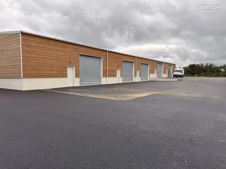 entrepôts / hangars pour professionnel - 150 m²