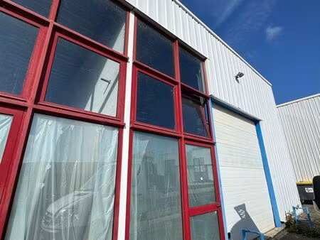 local entrepôt 150m2