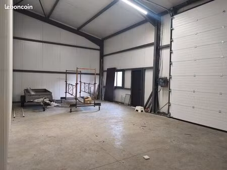 local de stockage 72m2. grande hauteur 5m