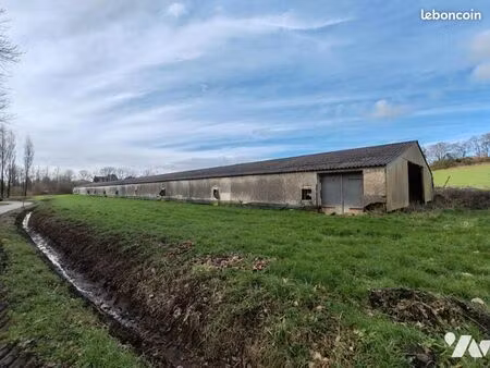 local divers 1300 m² plouneour menez