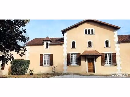 ancienne ferme rénové + studio indépendant sur 9000m² avec étang