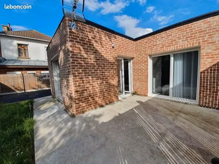 chu de lille t2 meublé  petit jardin  terrasse  parking privatif  idéal étudiant médecine 