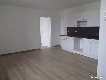 2 pièces libre 1er mai