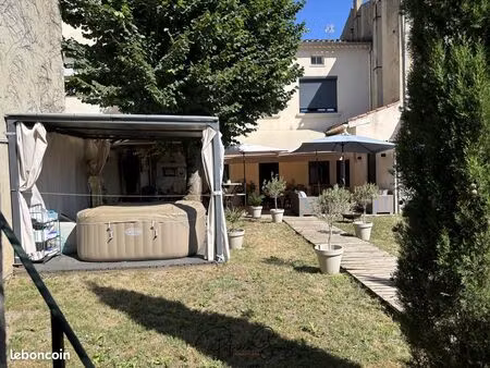 maison 8 pièces 196 m²