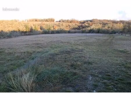 terrain avec cu de 4700m² à aujols