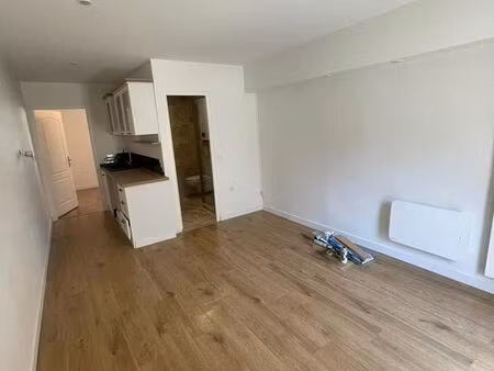 loue t2 29m2 face à la cité gastronomique 620 charges comprises (590 de loyer et 30 de cha