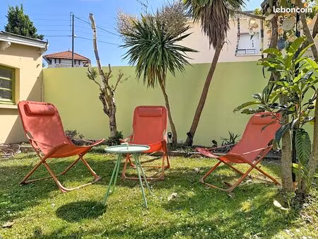 400 m plage  cinémas  gare et commerces. apt en rdc terrasse  jardin et parking privé