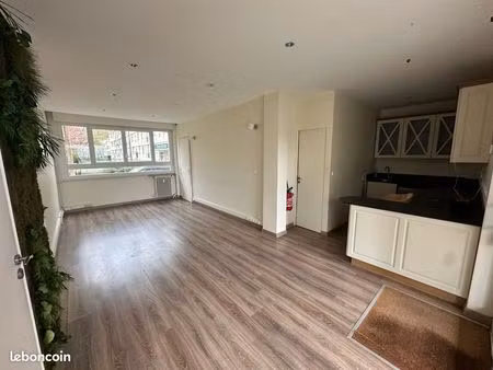 location local commercial