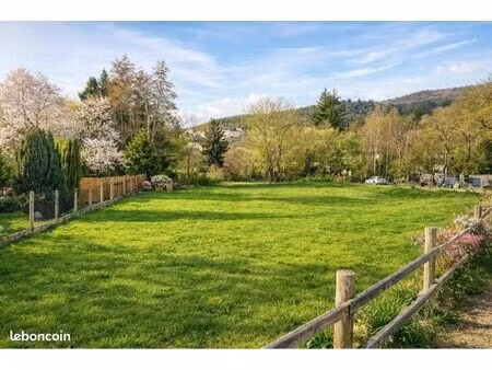 terrain 1557m2 constructible