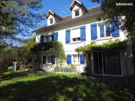 maison 10 pièces 221 m²