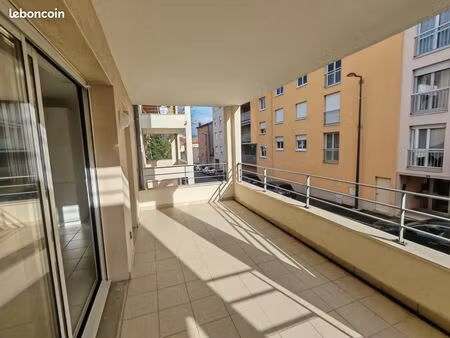 à louer – superbe t2 avec terrasse & garage à mâcon