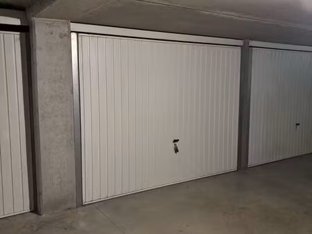 grand garage sécurisé