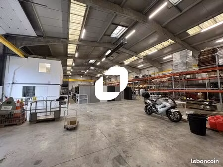 local d'activité 1 619 m²