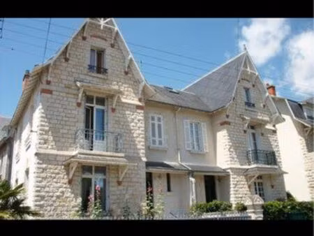 maison en pierre près de la plage de la concurrence