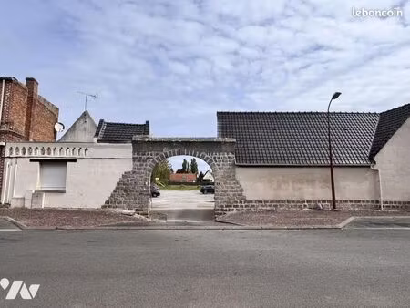 immeuble 700 m² roucourt