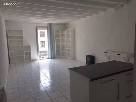 superbe t2 centre ville mazan-balcon