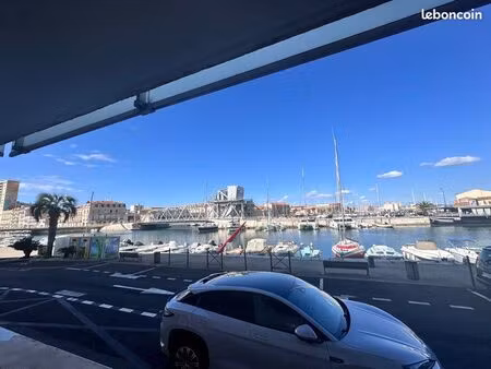 t3 avec terrasse de 22m2 avec place de parking et piscine