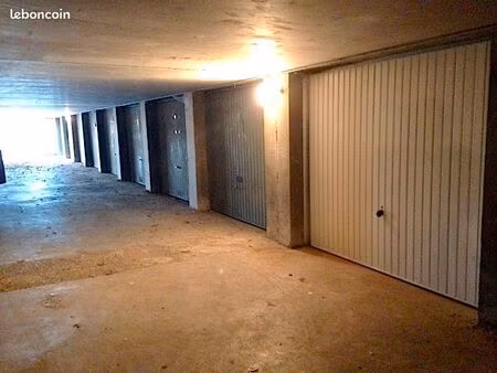 garage box résidence fermée/2 portails/gardien