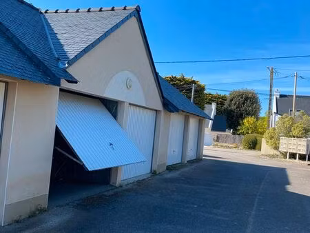 à vendre garage fermé + 1 place de parking extérieure