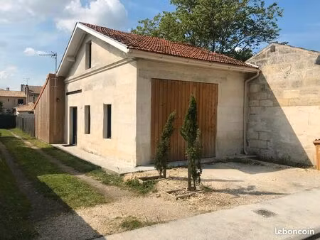 maison en pierre avec 3 chambres  jardin et place de parking