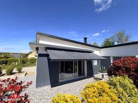 maison contemporaine de plain-pied avec jardin