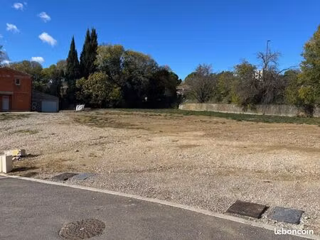 terrain 400 m² cadenet