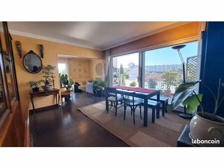 t5 lumineux avec balcon et parking