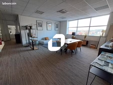 bureaux 743 m²