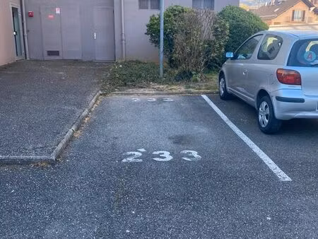 place de parking barr