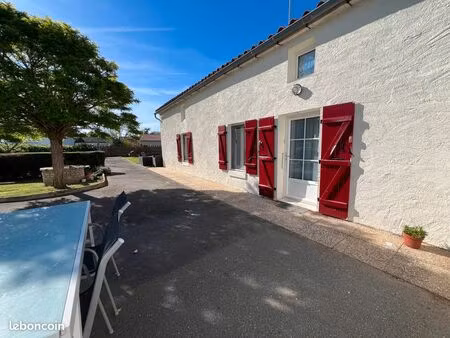 maison individuelle au calme rénovée avec terrain clos et garage