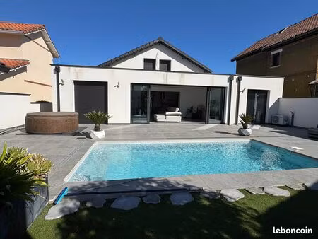 maison rénovée avec piscine – hyper centre saint-sulpice – 4 pièces – 147 m²