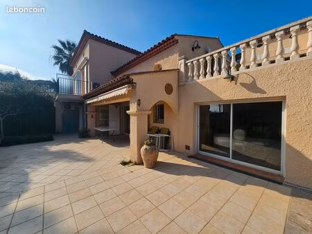 maset provençal avec terrasses et piscine – à pied de sainte-maxime