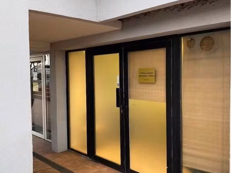 local commercial 50m2 wc douche sauf restauration