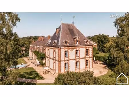 nouvelles conditions : magnifique château a vendre comprenant une partie privée et des cha