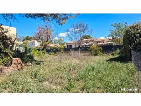 terrain 600 m² pertuis