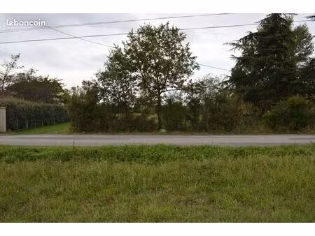 terrain à bâtir proche du cv de revel