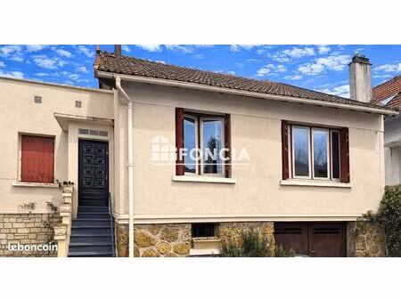 maison individuelle avec jardin arboré – sous-sol total – travaux à prévoir