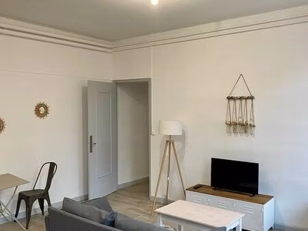 t2 meublé suréquipé 42 m²   emplacement rare  calme rare dpe c