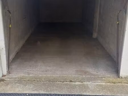 garage 19 m2 quartier roseraie