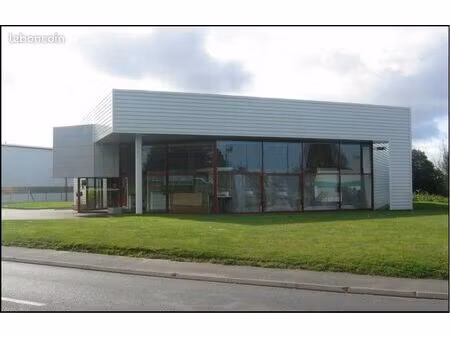 beau local axe très passant