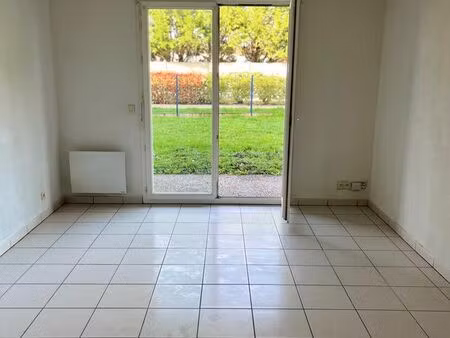 t2 lumineux avec terrasse + parking - calme