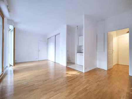 studio avec parking et grande terrasse