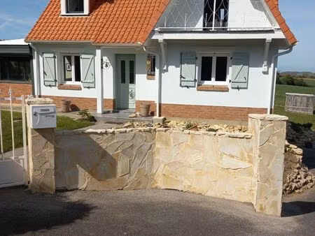 maison indépendante  vue lointaine