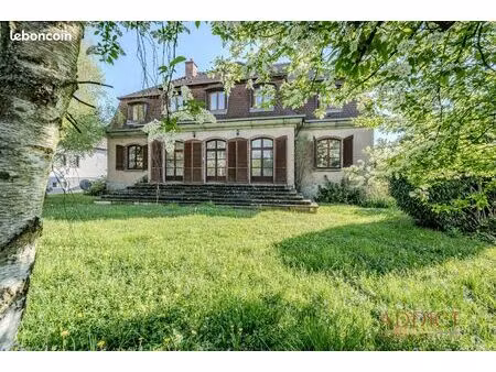 propriété 9 pièces 281 m²