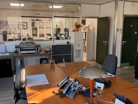 bureau 70m2 divisible en 30 ou 40m2