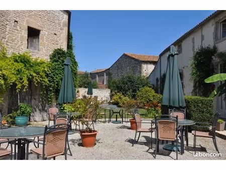 vente hôtel de charmes pierre et bois 10 chambres